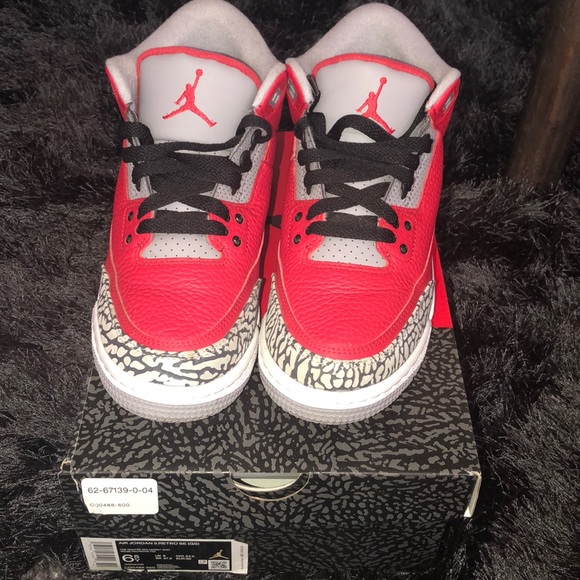 Nike Air Jordan size 6.5 Y Boys